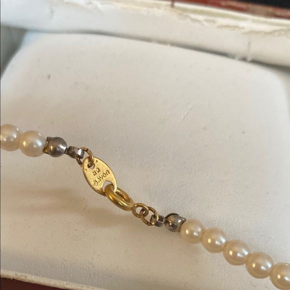 Very Vintage Avon Pearl Necklace with Gold Accents - Picture 5 of 5